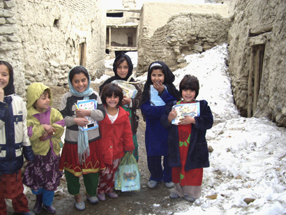 kabul girls. Afghans peacefully - Kabul