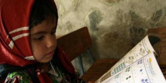 مطالعه برای امتحانات نهايی در روستای زنگر ولسوالی فرخار ولايت تخار
