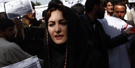 تظاهرات صد ها تن از دانشجویان دانشگاه کابل در اعتراض به کشتار غیر نظامیان