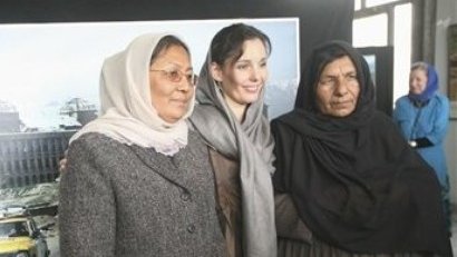 نمایشگاه عکس هایی از بی بی عایشه يا "فرمانده کفتر" سابق