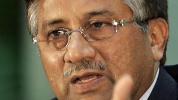 پرویز مشرف توپ را باز هم به زمین افغانستان پرتاب کرد