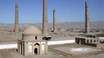 جنگ نه ، سر انجام موتر ها منار های "هرات" را ویران می کنند!