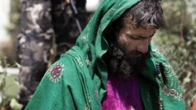 عکس هایی از پشتون های طالب با لباس زنانه در ولایت لغمان