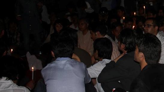 شب سپید: برگزاری شب شعر در محل اعتصاب دانشجویان دانشگاه کابل
