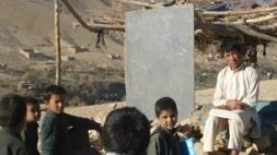 آقای حنيف اتمر ببيند!