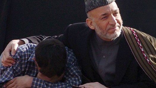 لبان خندان و چشمان گريان