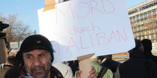 تظاهرات تورکان افغانستان در شهر بن آلمان: ما استبداد، قبیله سالاری، تریاک، زن ستیزی و راسیسم نمی خواهیم!