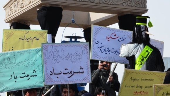 بامیان: گردهمایی اعتراضی به مناسبت اولین سالگرد قتل شکیلا در این ولایت