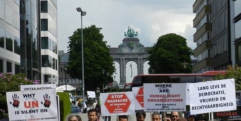 تظاهرات مردم هزاره مقابل پارلمان اروپا در شهر بروکسل علیه نسل کشی و تبعیض در پاکستان و افغانستان