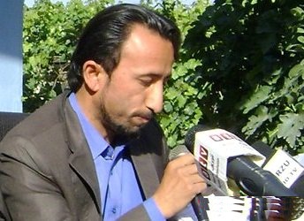 ما به دنيايی از نشانه های تهی رها شده ايم/ می شويم