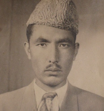  مرحوم وکیل محمد اکبرنرگس نمادی ازیک خانوادهء قربانی کوچ اجباری واستبداد