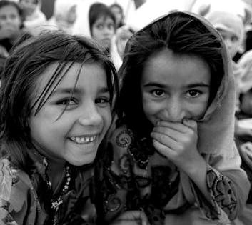 دانش آموزان در ننگرهار