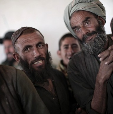 عکس هایی از برادران هلمندی که افغانستان را به بزرگترین تولید کننده مواد مخدر دنیا تبدیل کرده اند