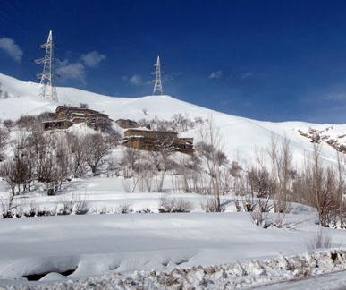 روستایی پوشیده از برف در نزديکی سالنگ