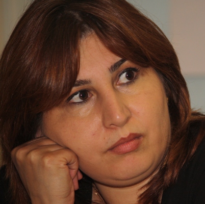 گل نیست، ماه نیست، دل ماست پارسی