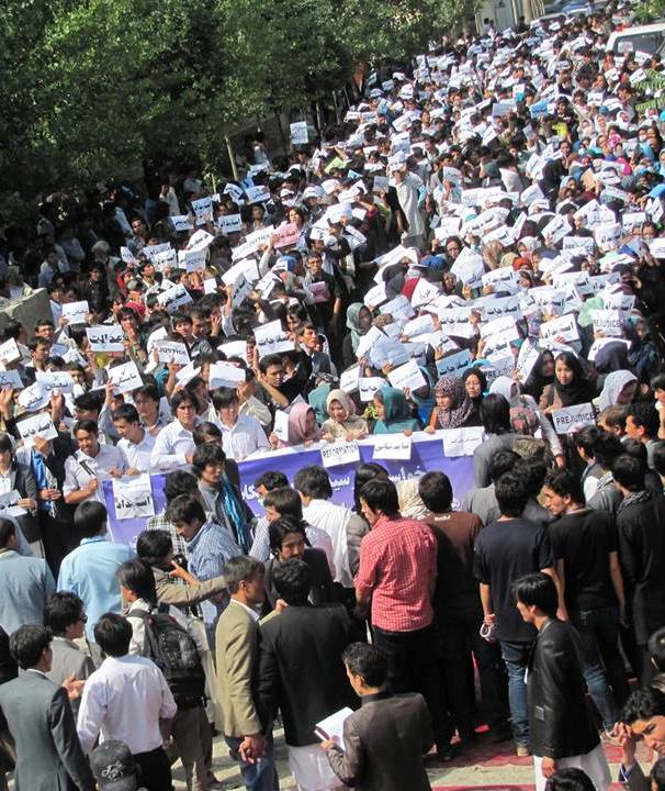 گریه می‌کنم ولی می‌نویسم پیروزی